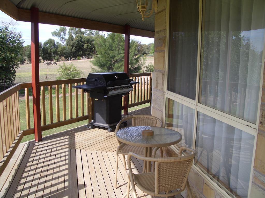 Carolynnes Cottages Наракоорт Номер фото